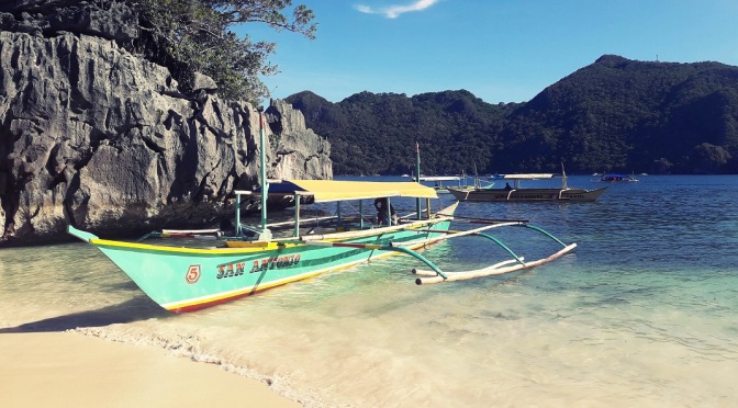 Caramoan, Day 1: The survival game